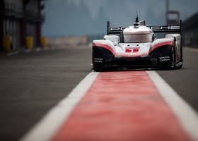 The Porsche 919 Hybrid Evo demonstrates at the 25 Hours VW Fun Cup!